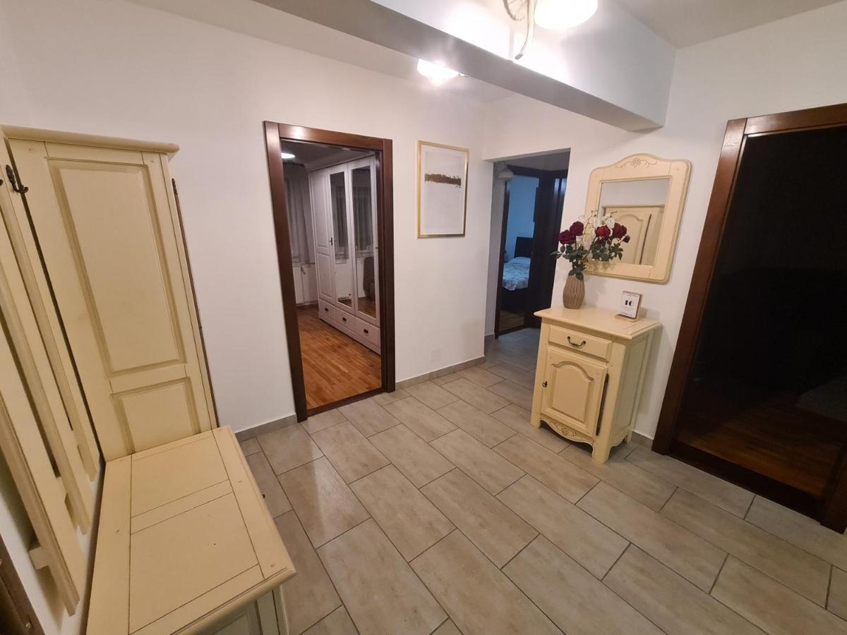 Clasic Apartment Nufarul Oradea Ngoại thất bức ảnh