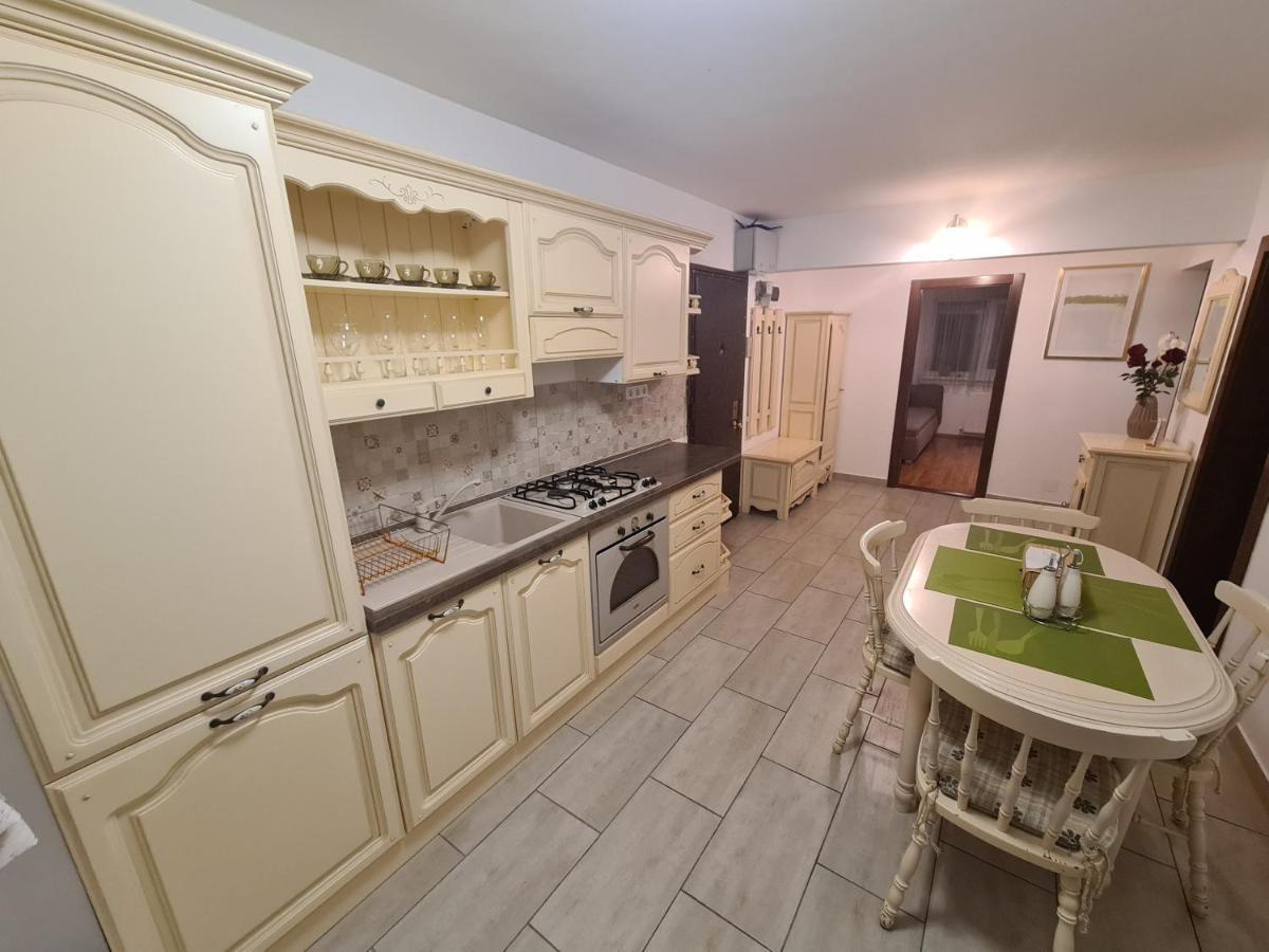 Clasic Apartment Nufarul Oradea Ngoại thất bức ảnh